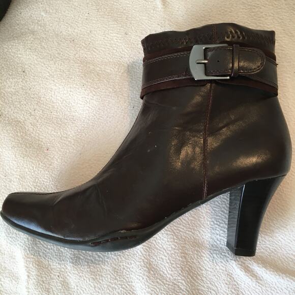 A2 by Aerosoles  square toe brown size 9 brown heel side zip ankle boots - Picture 6 of 10
